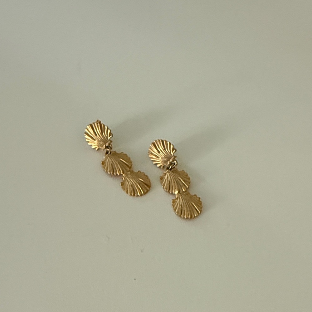 Vintage Gold Shell Earrings